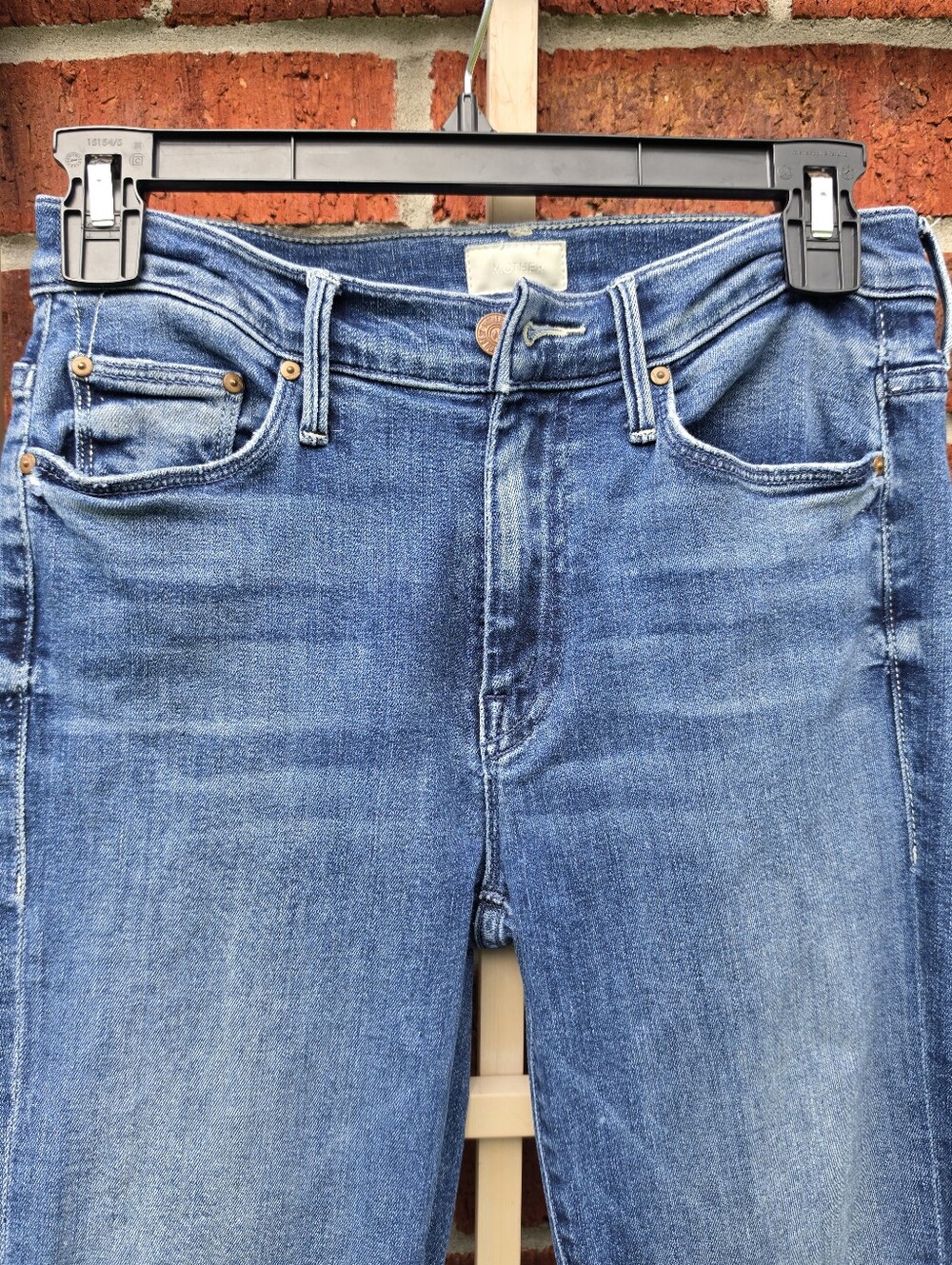 MOTHER The Weekender Fray Jeans Groovin 26 - Picture 10 of 16